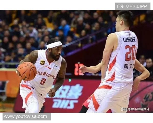 重庆足球队在邀请赛中以71分稳居积分榜首位，展现强劲实力