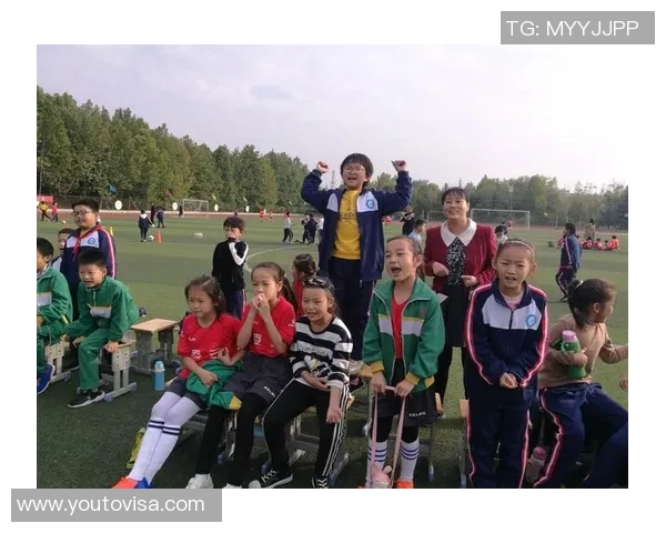 单身汉足球明星的魅力与挑战：在绿茵场上追寻爱情与梦想的故事